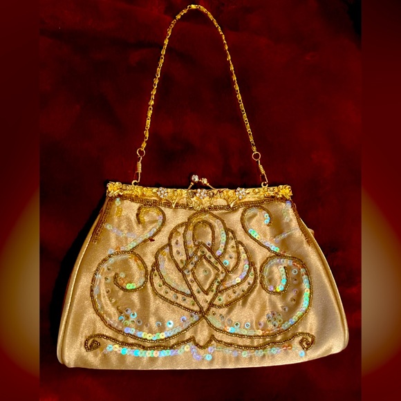 Handbags - Vintage gorgeous clutch with removable chain